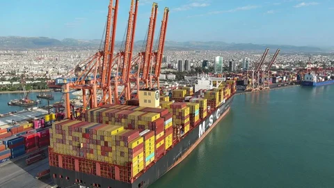 Mersin Limanı’nda Dev Gemi: 400 Metrelik Mega Gemi İlk Kez Yeni Tamamlanan Terminale Demir Attı