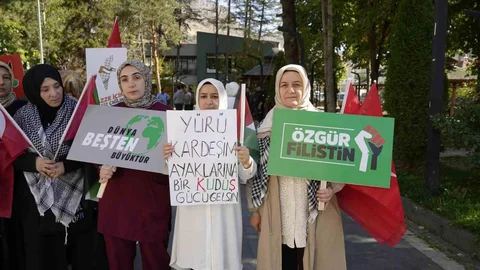 Gümüşhane'de kadınlardan Gazze'ye destek yürüyüşü