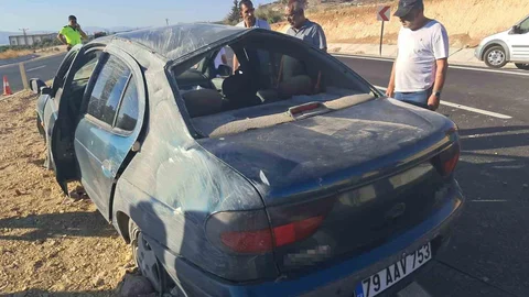 Kilis'te takla atan otomobilde çift yara almadan kurtuldu