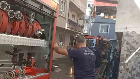 Bursa'da çatı katında çıkan yangın paniğe neden oldu