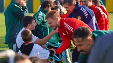 Esenler'de özel gereksinimli çocuklara futbol etkinliği