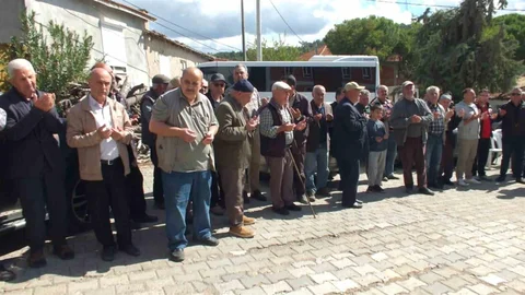 Balıkesir'de zeytin üreticileri yağmur duası için bir araya geldi