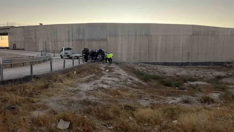 Konya'da otomobilin yol kenarına uçması sonucu bir kişi hayatını kaybetti.