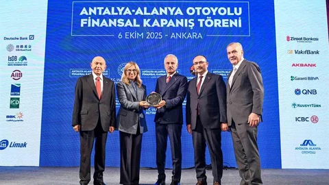 Bakan Uraloğlu, Antalya-Alanya Otoyolu projesinin 17,7 milyar lira tasarruf sağlayacağını açıkladı.