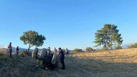 Seydikemer'de traktör devrildi