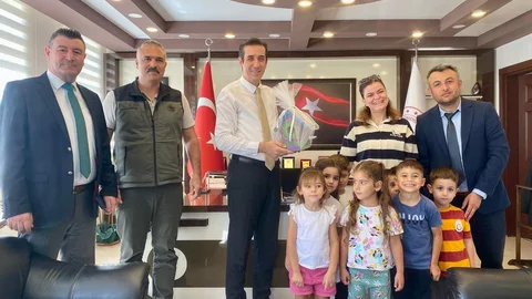 Bozyazı'da minik öğrenciler kaymakamı ziyaret etti