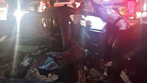 Tarsus’ta 2 Otomobil Kafa Kafaya Çarpıştı: 1 Ölü, 4 Yaralı, 2 Köpek Telef Oldu!