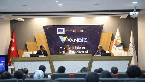 Van'da Bilişim ve İnovasyon Zirvesi gerçekleştirildi