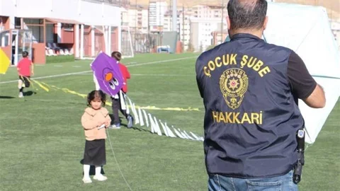 Hakkari'de Uçurtma Şenliği Düzenlendi