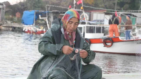 Ordu'da kadın balıkçılar ekmek parası için denize açılıyor