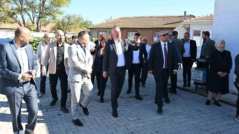 Karacabey'de Başkan Karabatı, Bakırköy Mahallesi'nde halkla buluştu.