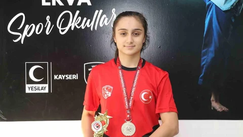 Kayseri'den Romanya'ya Güreşçi