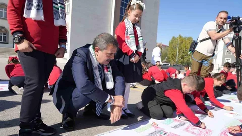 Milli Eğitim Bakanı Tekin, Erzurum'da eğitimde insani değerlerin önemine vurgu yaptı
