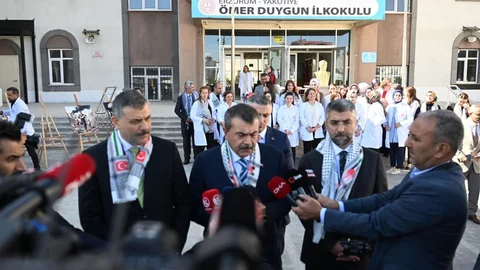 Milli Eğitim Bakanı Tekin, Erzurum'da soykırımın yıldönümünde düzenlenen etkinlikte önemli açıklamalarda bulundu.