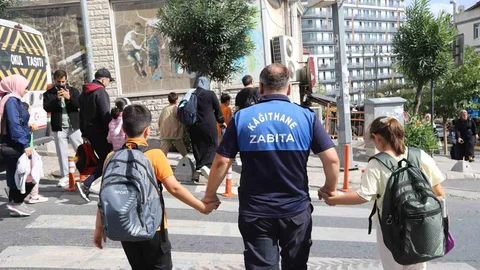 İstanbul'da Okul Önlerinde Güvenlik Denetimleri Artırıldı