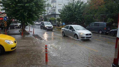 Aydın'da sağanak yağış etkili oluyor