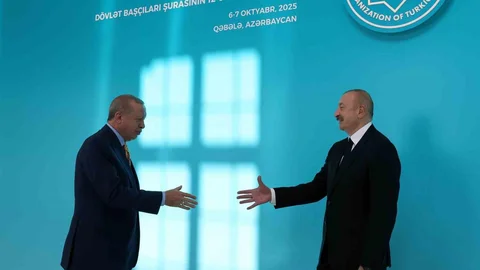 Cumhurbaşkanı Erdoğan, TDT 12. Zirvesi'nde Aliyev tarafından karşılandı