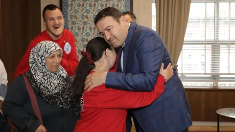 Kütahya'da Down sendromlu çocuklar ve aileleri valilikte kabul edildi