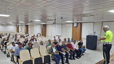 Siirt'te toplu taşıma şoförlerine trafik güvenliği eğitimi verildi