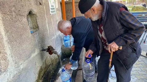 Ankara'da su kuyrukları uzamaya devam ediyor