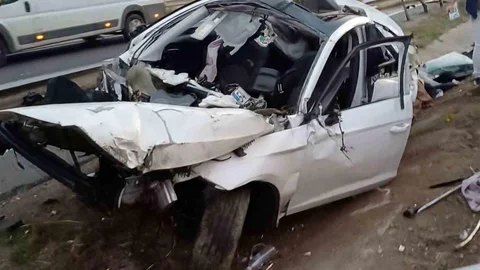 Serdivan'da otomobil kazasında sürücü ağır yaralandı