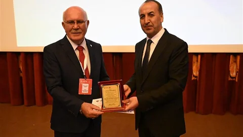 Uşak'ta Bilim Şenlikleri kapsamında Rektör Savaş sunum yaptı