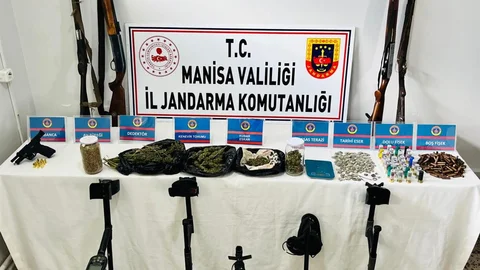 Manisa'da jandarmadan büyük uyuşturucu ve tarihi eser baskını