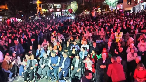 Zonguldak'ta Sevcan Orhan'la coşkulu halk konseri