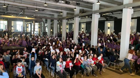 Sinop'ta Behiç Ak çocuklarla bir araya geldi