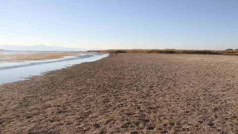 Konya'da Beyşehir Gölü'nde yürüyüş yapılıyor