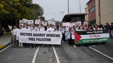 İstanbul'da Gazze için sessiz yürüyüş düzenlendi