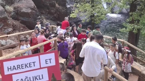 Köyceğiz'de Öğrenciler Yürüyüş Düzenledi