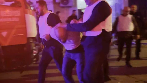 Aksaray'da boşandığı eşini darbedip çocuklarını bıçakla rehin alan baba tutuklandı