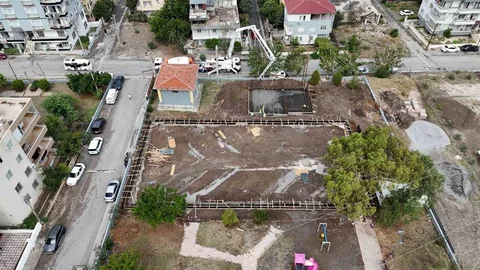 Hatay'da Halı Saha Projesi Devam Ediyor