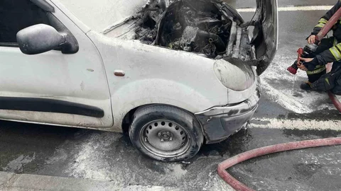 Kapaklı'da otomobil alev aldı