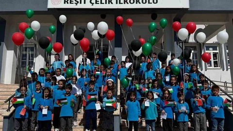 Van'da Öğrenciler Filistin İçin Tek Yürek Oldu