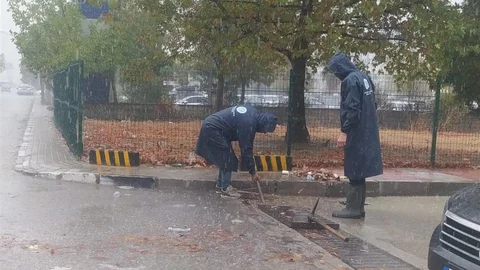 Manisa'da yağmur için ekipler sahada