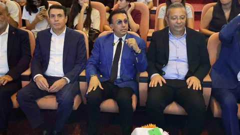 Diyarbakır'da gençlerle buluşan Hikmet Eraslan, deneyimlerini paylaştı.