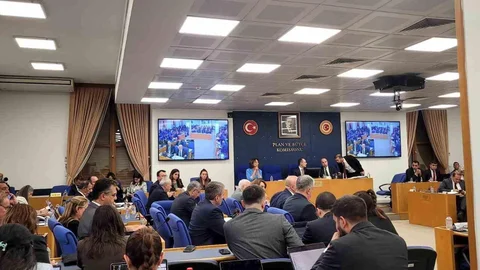 TCMB Başkanı Karahan brüt rezervlerin 183 milyar dolara yükseldiğini duyurdu.