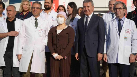 Gaziantep'te kanseri yenen 24 yaşındaki Didem Yunusoğlu için hastanede gökyüzüne balonlar bırakıldı.