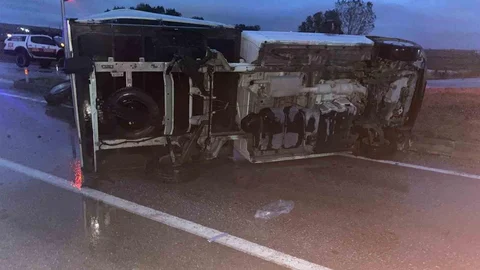 Kırklareli'nde kırmızı ışık ihlali sonucu meydana gelen kazada 2 kişi yaralandı.