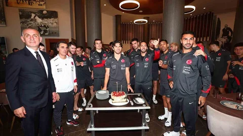 İstanbul'da Ferdi Kadıoğlu'nun doğum günü kutlandı