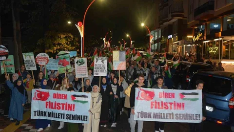 Demirci'de Filistin'e destek yürüyüşü düzenlendi