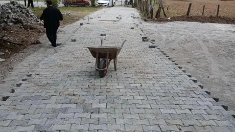 Düzce'de köy yollarında kış öncesi çalışmalar sürüyor