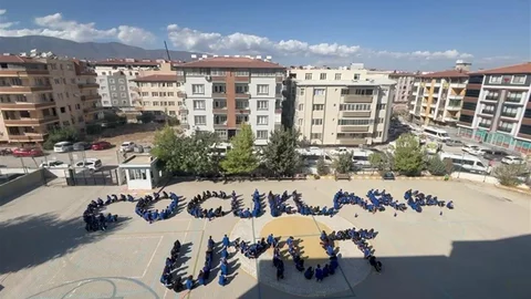 Hatay'da lise öğrencileri, Gazze'deki çocuklar için koreografi oluşturdu