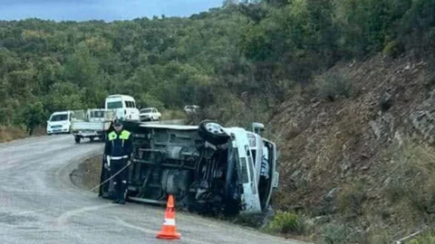 Dünkü Facia GİBi Kazanın Acısı Dinmeden Erdemli’de Yine İşçi Servisi Kaza Yaptı: 6 Yaralı