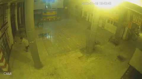 Adana'da hediyelik eşya satan bir iş yerinden hırsızlık yapan şüpheli tutuklandı.