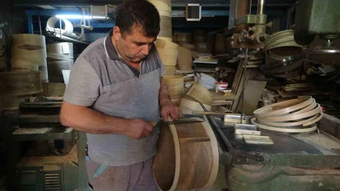 Malatya'da Koşar ailesi, üç kuşaktır davul üretimi yaparak bu geleneği sürdürüyor.