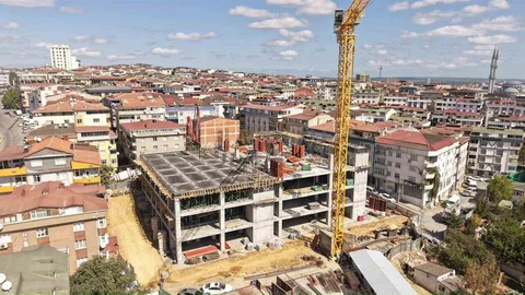 Sultangazi'de Gençlik ve Spor Merkezi hızla inşa ediliyor