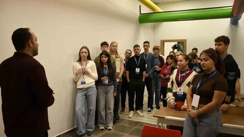 Kuşadası Kardeş Şehirler Gençlik Toplantısı başladı